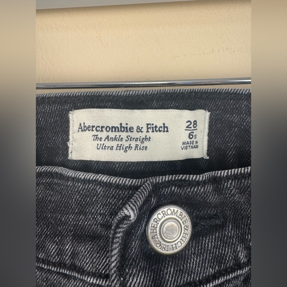 Abercrombie & Fitch The Ankle Straight Ultra High Rise - Picture 3 of 4